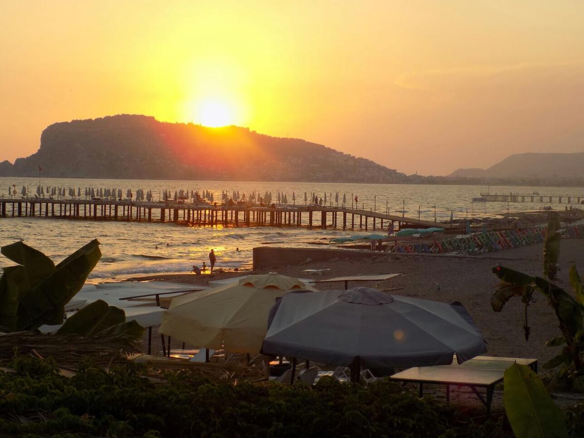 Semt Luna Beach Hotel Аланя Екстериор снимка